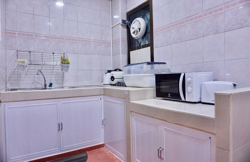 Hat Yai House | Discover P'Ja House: Family-Friendly with Kitchen Amenities