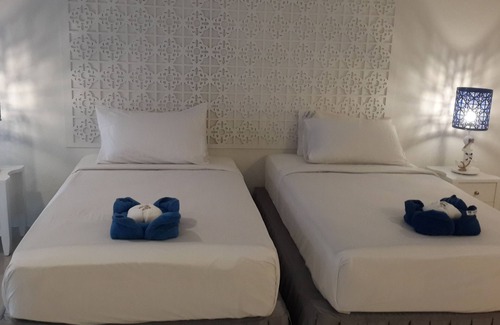 Ko Phi Phi Hotel | P.P. Blue Sky Resort: Family-Friendly with Breakfast Included