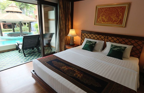 Ko Phi Phi Resort | Relax at P.P. Palmtree Resort with Pool and Spa Amenities