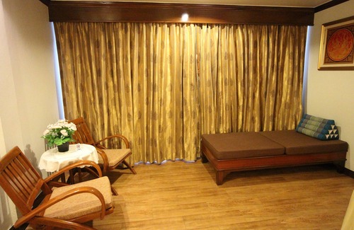 Ko Phi Phi Resort | Relax at P.P. Palmtree Resort with Pool and Spa Amenities