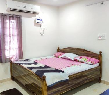 Pithapuram House | Guest Rated 9.3: P V J Residency Home Stay with Kitchen