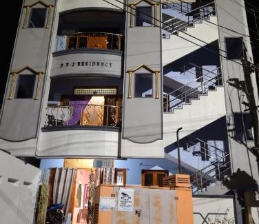 Pithapuram House | Guest Rated 9.3: P V J Residency Home Stay with Kitchen