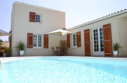 La Rochelle Apartment | Charming P1 Studio with Garden & Saltwater Pool, Free Wi-Fi