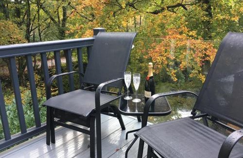 Bethesda House | Relaxing Studio Pod with Hot Tub - Guest Rated 9/10