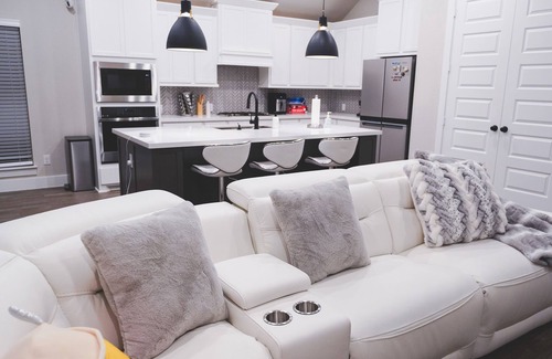 Kyle House | Newly Built Private Room with Kitchen - Guest Rated 10/10