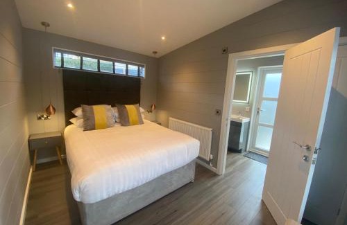 Bethesda House | Welcoming P56 Studio Pod with Private Hot Tub