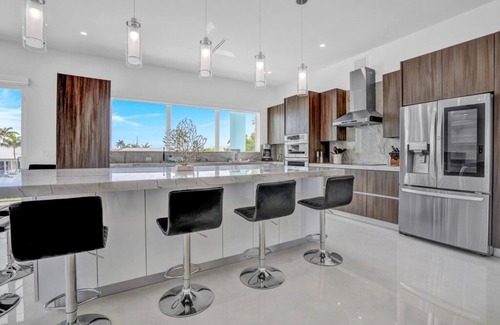 Coury House | Exceptional Stay at P70 - 170 14th in Key Colony Beach