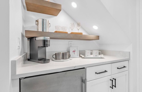 Marathon House | P91 - New Listing! Fabulous 3 bed, 3 bath Flamingo Island home with private.