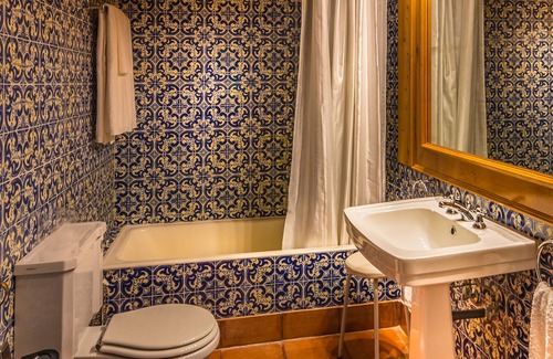 Calheiros Bed & Breakfast | Relax at Paço de Calheiros: 4-Star Spa and Pool Retreat