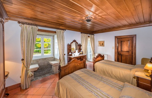 Calheiros Bed & Breakfast | Relax at Paço de Calheiros: 4-Star Spa and Pool Retreat