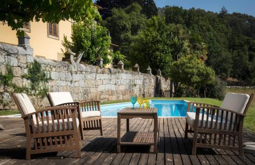 Nespereira Bed & Breakfast | Elegant Retreat at Paço de S.Cipriano with Ocean Views