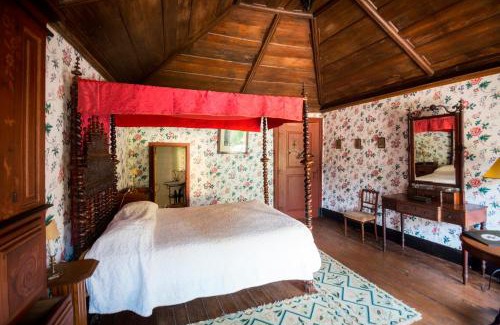 Nespereira Bed & Breakfast | Elegant Retreat at Paço de S.Cipriano with Ocean Views