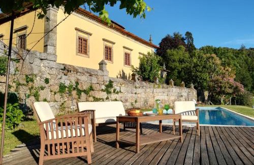 Nespereira Bed & Breakfast | Elegant Retreat at Paço de S.Cipriano with Ocean Views