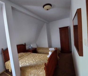 Wola Chojnata Apartment | Discover Pałac Chojnata: Pet-Friendly Oceanfront Escape
