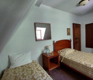 Wola Chojnata Apartment | Discover Pałac Chojnata: Pet-Friendly Oceanfront Escape