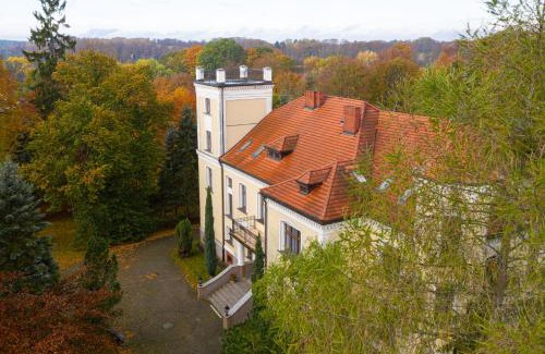 Zlocieniec Hotel | Discover Pałac Cieszyno: Beachfront Bliss Awaits