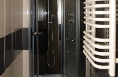 Dabrowa Gornicza Hotel | Comfortable Stay at Pałac Dąbrowa Górnicza with Kitchen