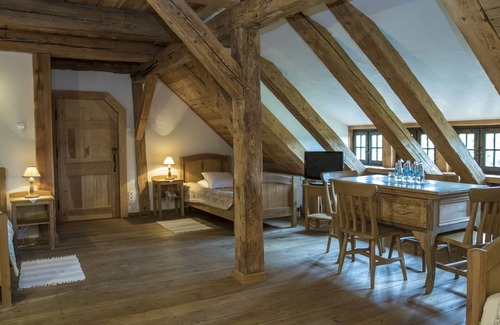 Galiny House | Discover Pałac i Folwark Galiny: Spa and Family-Friendly Retreat
