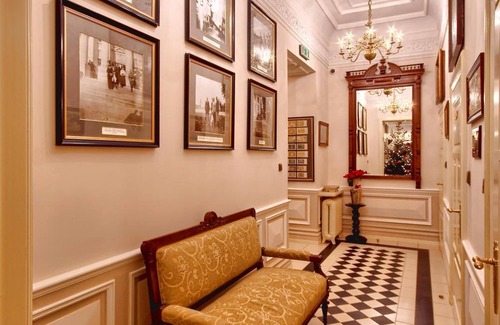 Tlokinia Koscielna Hotel | Elegant Pałac Tłokinia: 4-Star Family-Friendly Retreat
