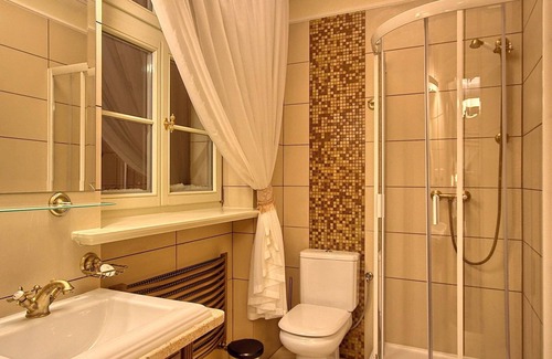 Tlokinia Koscielna Hotel | Elegant Pałac Tłokinia: 4-Star Family-Friendly Retreat