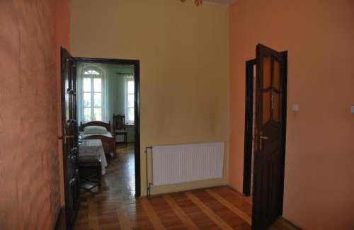 Czyzow Szlachecki Resort | Charming Stay at Pałac w Czyżowie Szlacheckim: Pet-Friendly!