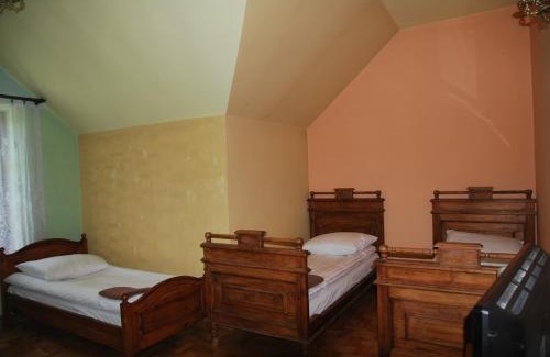 Czyzow Szlachecki Resort | Charming Stay at Pałac w Czyżowie Szlacheckim: Pet-Friendly!