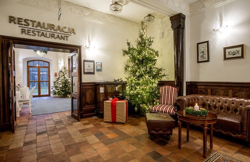 Ryman Hotel | Enchanting Pałac w Rymaniu: Spa, Pool & Family-Friendly