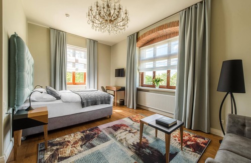 Olsztynek House | Experience Pałac Warlity: Family-Friendly with Dining Options