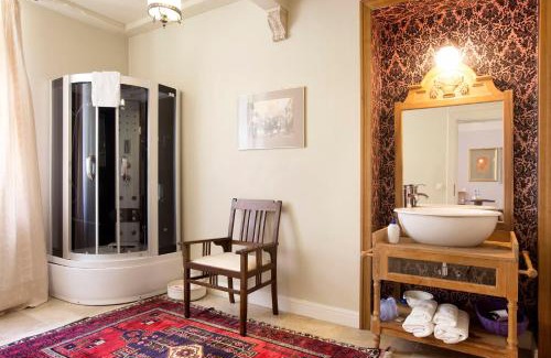 Wiechlice Hotel | Experience Pałac Wiechlice: Hotel, Spa & Dining Delight