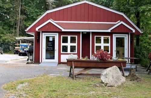 Rexmont House | Discover PA Dutch Country RV Resort with Pool and Breakfast