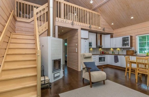 Leppavirta House | Experience Lake View Serenity at Paavolanniemi Hotel