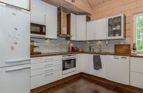 Leppavirta House | Experience Lake View Serenity at Paavolanniemi Hotel