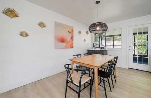 Isle of Palms House | Ideal Getaway: Pablo Pointe near Mayo Clinic with Spa & Breakfast