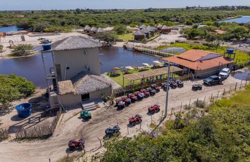 Santo Amaro do Maranhao Cabin | Inviting Pacas Suítes Casa & Chalés: Pet-Friendly Stay