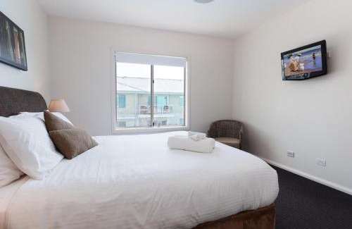 Salamander Bay Apartment | Discover Pacific Blue: Oceanfront Resort with Family Amenities