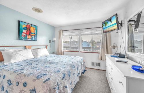 Newport House | Oceanfront Getaway at Pacific Crest 306 with Pool Access