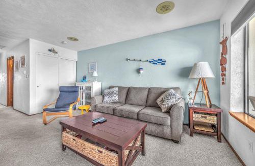Newport House | Oceanfront Getaway at Pacific Crest 306 with Pool Access