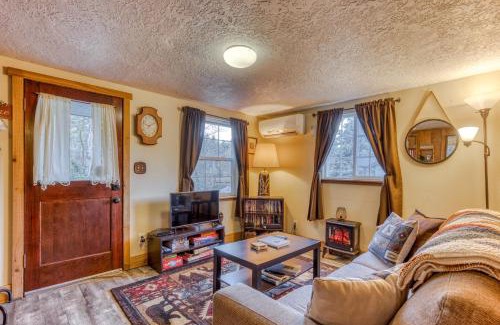 Cascade Locks House | Pet-Friendly Pacific Crest Trail House for Family Getaways