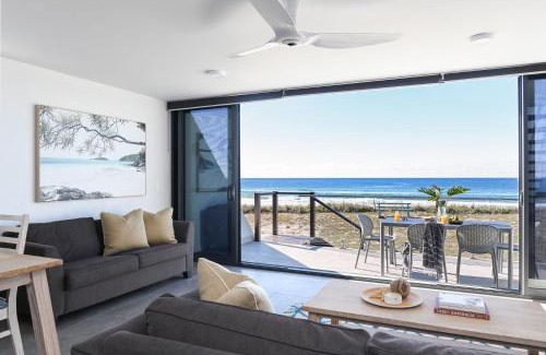 Wooli House | Beachfront Bliss at Pacific Dawn with Ocean Views