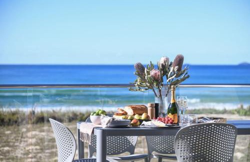Wooli House | Beachfront Bliss at Pacific Dawn with Ocean Views