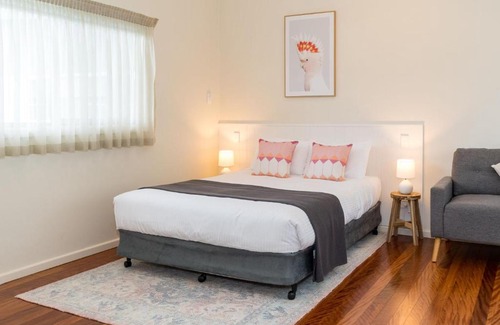 Forster Hotel | Cozy Pacific Motel 03 with Pool & Great Guest Reviews