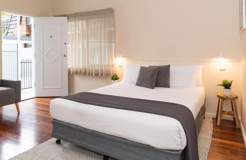 Forster Hotel | Relax at Pacific Motel 05 with Pool and Great Reviews