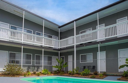Forster Hotel | Relax at Pacific Motel 05 with Pool and Great Reviews