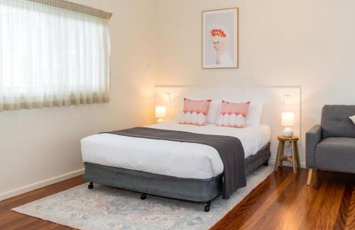Forster Hotel | Budget-Friendly Pacific Motel with Pool & 8/10 Guest Rating
