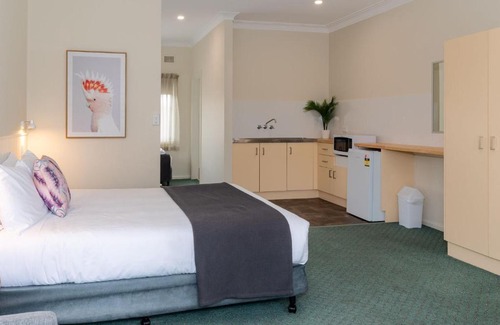 Forster Hotel | Ocean View Retreat at Pacific Motel: Family-Friendly Escape