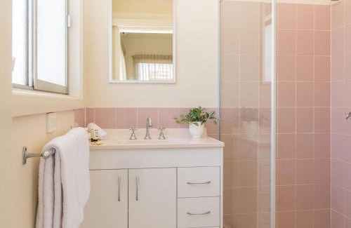 Forster Hotel | Ocean View Retreat at Pacific Motel 10 - Family Friendly!