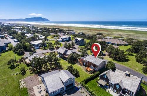 Gearhart House | Dog-Friendly Pacific Northwest Beach House with Hot Tub
