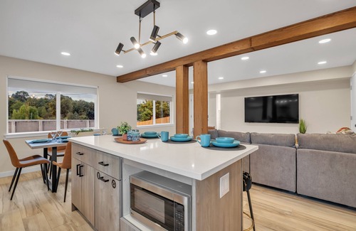 Tukwila House | Top-Rated Pacific Northwest Retreat Duplex Near Seattle
