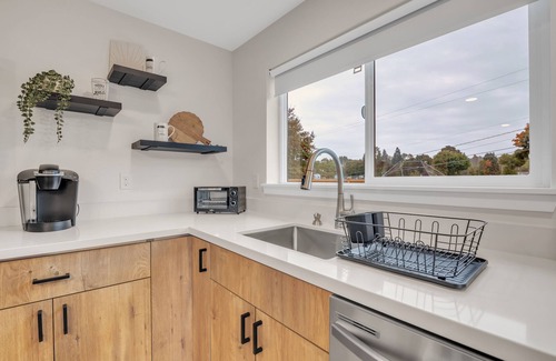 Tukwila House | Top-Rated Pacific Northwest Retreat Duplex Near Seattle