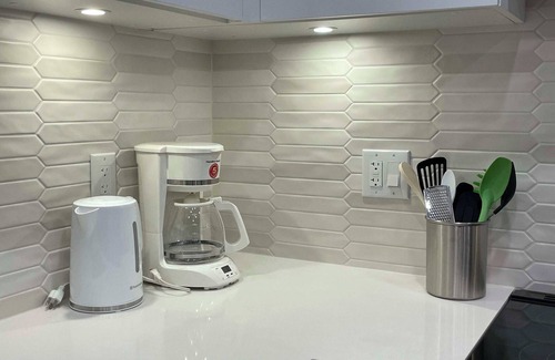 Tsawwassen Apartment | Pacific Ocean Breeze Retreat